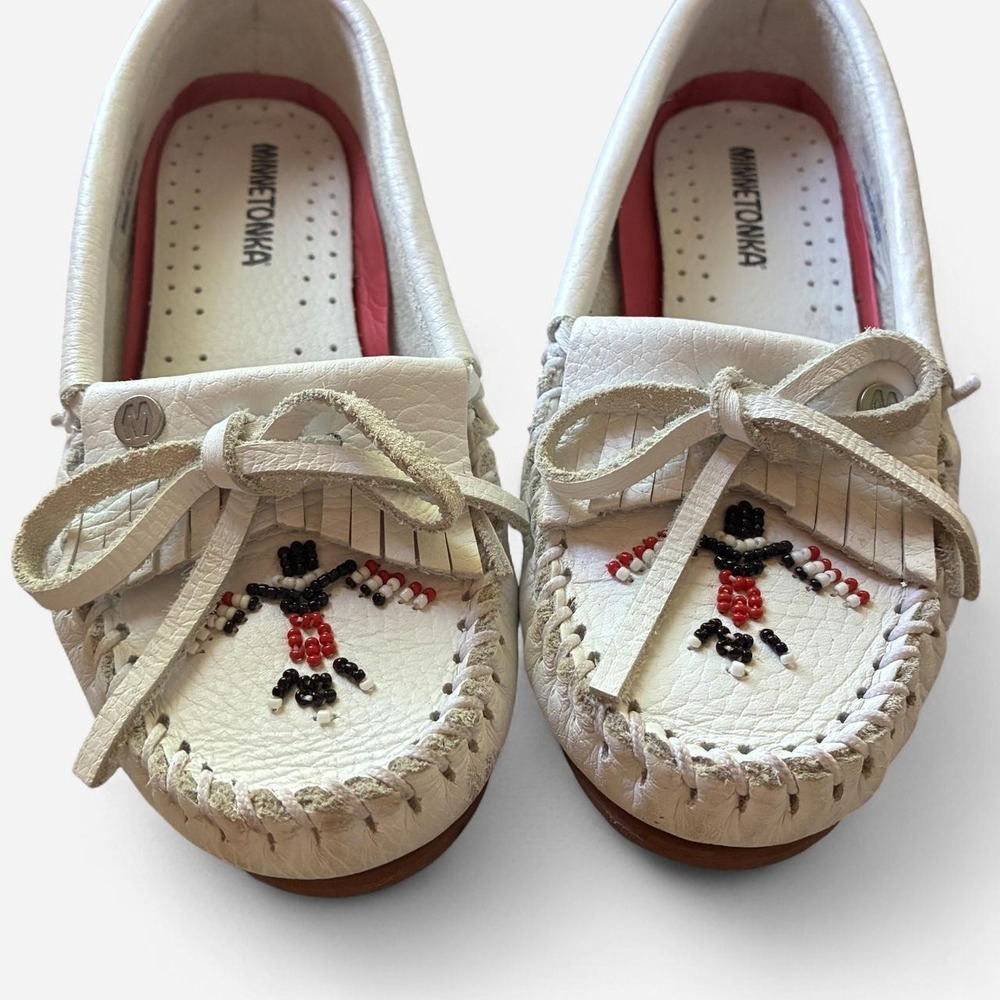 Minnetonka white leather moccasin loafers Sz 6 Native beaded red, black white